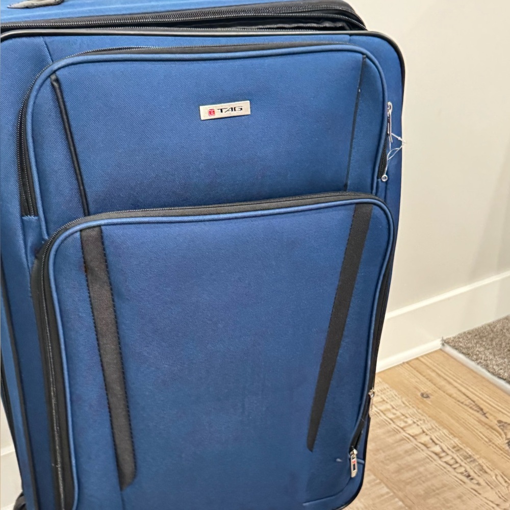 TAG Freehold Softside Spinner Luggage Softside luggage travel bag carry on - Picture 9 of 9